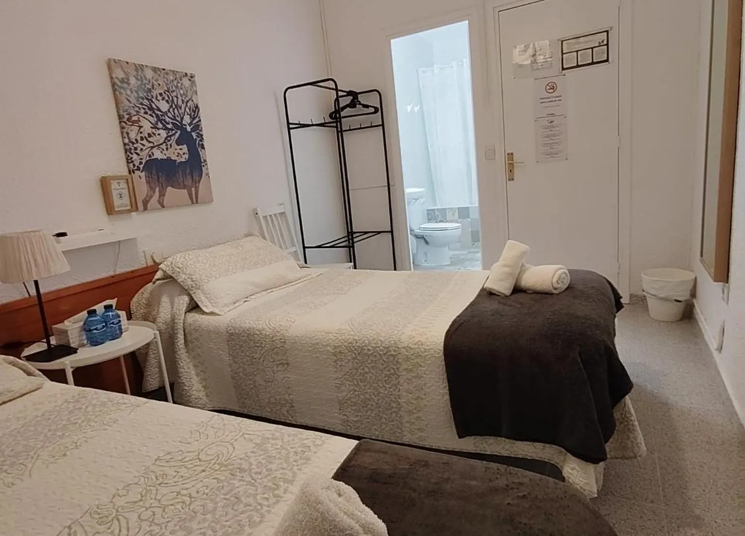 Hostal Dragonflybcn Barcelona Spanien