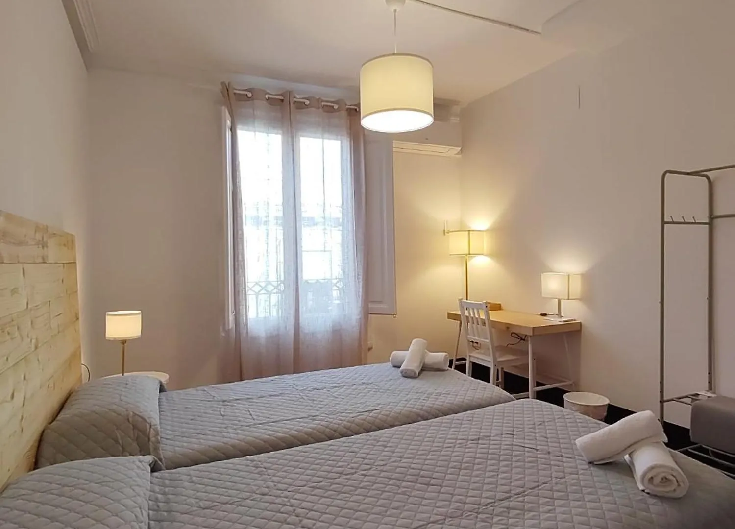 Hostal Dragonflybcn Barcelona Guest house