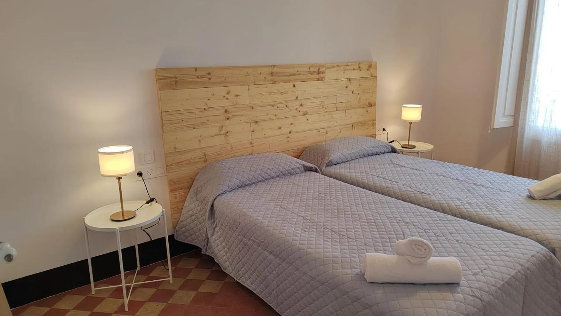 Hostal Dragonflybcn Barcelona Guest house